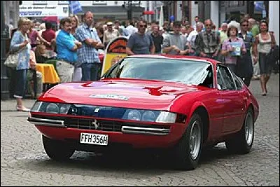 Quel nom de circuit mythique porte cette cultissime Ferrari 365 arbore-t-elle ?