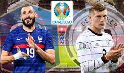 Lors de quel match a-t-on pu voir un parapente venir du ciel ? (un ULM de Greenpeace) ?