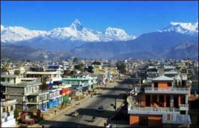 Pokhara, 250 000 habitants, est une ville d'...
