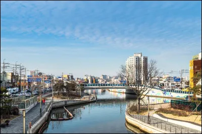 Pohang, 500 000 habitants, est une ville d'...