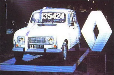 Combien de Renault 4 ont été produites au total durant plus de 30 ans ?