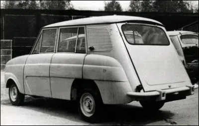 En octobre 1956, le projet 112 est lancé donnant ce premier prototype. Quel est le point commun avec la 4L de série ?