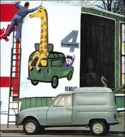 En octobre 1961, sort la R4 fourgonnette avec une astucieuse trappe arrière pour transporter des objets longs. Quel est son nom ?