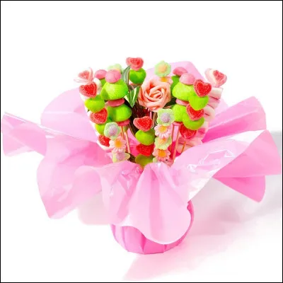 Pourquoi, dans sa chanson "Les Bonbons", Jacques Brel offre-t-il plutôt des bonbons que des fleurs  ?