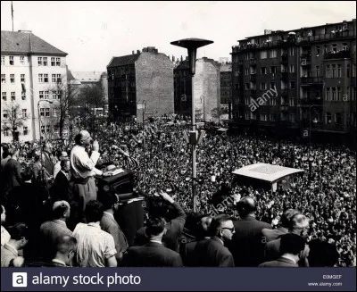 Lors de quelle conférence le Pacte de Varsovie pour la création du bloc Est est-il signé ?
