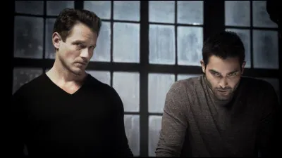 Qui Peter est-il pour Derek ?