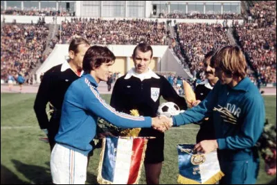 Quel niveau a alors atteint l'équipe de France lors des trois éditions précédentes ?