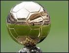 Quel magazine français spécialisé dans le monde du football, offre le ballon d'or du meilleur joueur de l'année. Le vote est fait auprès de plusieurs journalistes européens.
