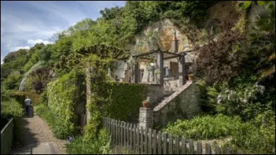 Dans les côteaux du Vendômois, quel cépage doit être au moins présent à 50% dans les rouges ?