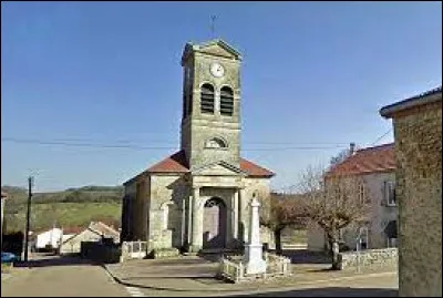 Nous sommes dans le Grand-Est, &agrave; Chauffourt, devant l'&eacute;glise Saint-Julien. Village de l'arrondissement de Langres, il se situe dans le d&eacute;partement ...