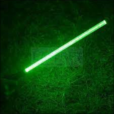 Dans la saga cinématographique "Star Wars", par qui est utilisé le sabre laser vert ?