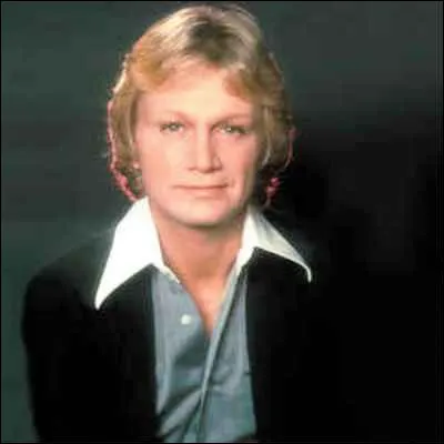 Quel acteur incarne le r&ocirc;le de Claude Fran&ccedil;ois dans le biopic "Cloclo" ?