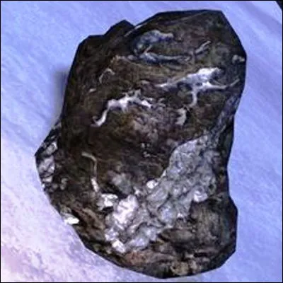 Quel minerai de fer, dont la poudre &eacute;tait utilis&eacute;e comme pigment rouge, est le plus abondant sur Terre ?