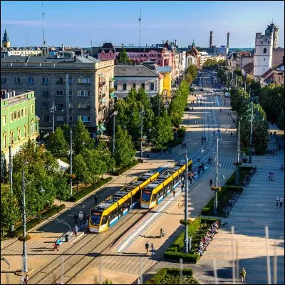 Dans quel pays d�Europe de l�Est se trouve la ville de Debrecen ?