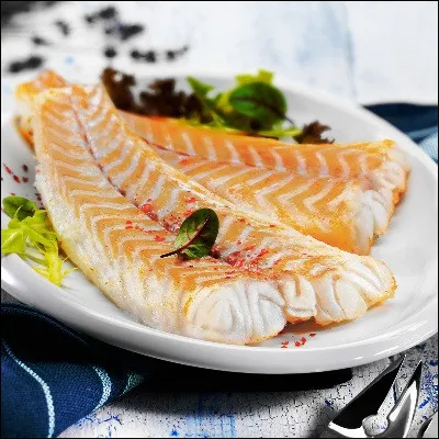 Quel plat, d�origine basque ou n&icirc;moise, vient de la pratique consistant &agrave; saler et s&eacute;cher le cabillaud pour le conserver plus longtemps ?