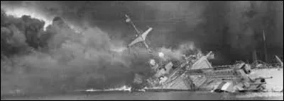 3 juillet 1940 : La marine britannique détruit les navires français mouillés à Mers el-Kébir, de peur qu'ils soient récupérés par les Allemands, suite à la signature de l'armistice par Pétain. L'opération fit 1 297 morts. Dans quel pays se situe cette commune portuaire ?