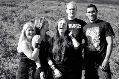 De combien de membres le groupe était-il formé ?