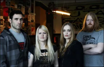 Ce groupe a signé avec un label...