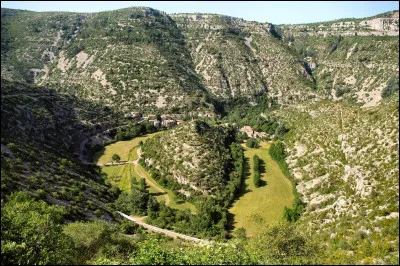 Dans lequel de ces départements verrez-vous le cirque de Navacelles ?