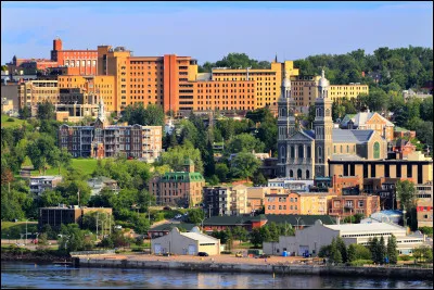 Saguenay, 145 000 habitants, est une ville d'...