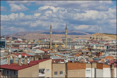 Sivas, 600 000 habitants, est une ville d'...