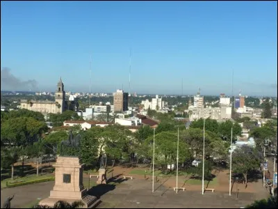 Salto, 100 000 habitants, est une ville d'...