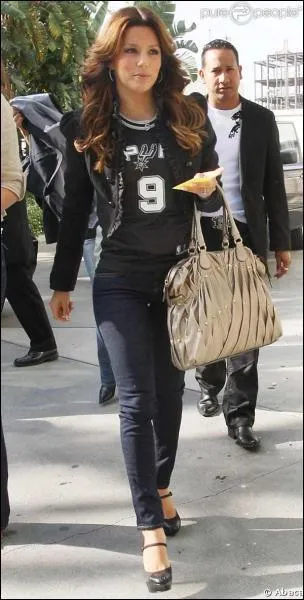 Quelle est la taille de Eva Longoria ?