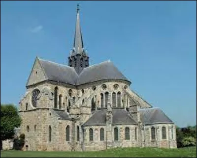 Nous sommes dans la Marne, devant l'abbatiale Saint-Pierre-et-Saint-Paul, à Orbais-l'Abbaye. Nous sommes en région ...