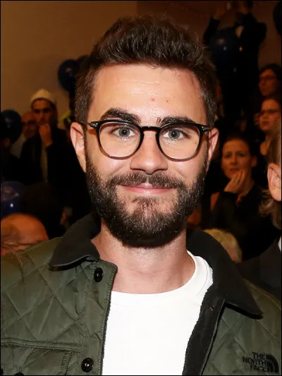 Cyprien Iov est plus connu sous le surnom de Squeezie :