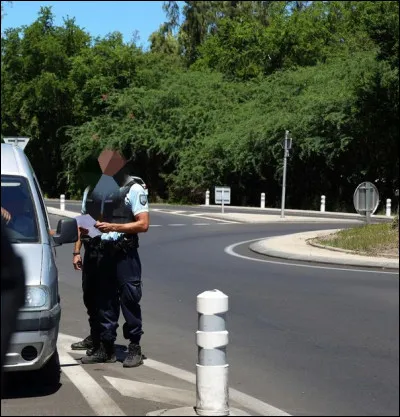 Il sera interdit de donner l'emplacement des contrôles réalisés par les policiers et les gendarmes sur les réseaux sociaux. Citez un réseau social :