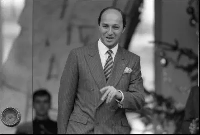 Politique : Laurent Fabius est le plus jeune Premier ministre de la Vème République. Quel âge avait-il lorsqu'il accéda à cette fonction en 1984 ?