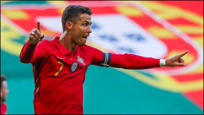 Lors de la conférence de presse qui précédait le match Hongrie-Portugal, qu'a lancé Cristiano Ronaldo en écartant des bouteilles de Coca-Cola ?