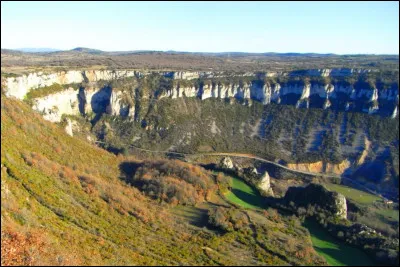 Dans quel département irez-vous pour voir le cirque de Tournemire ?