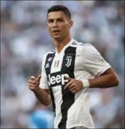 Qui est ce joueur de foot ?