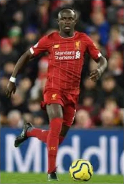 Qui est ce joueur de foot ?