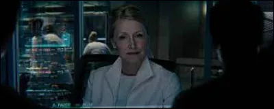 &Agrave; un moment Ava Paige dit "n'oubliez pas"...