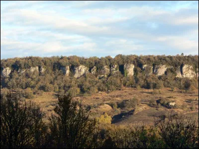 Dans quel d&eacute;partement se trouve le massif de l'Escandorgue ?