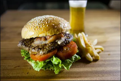 De quel pays est originaire l'hamburger ?