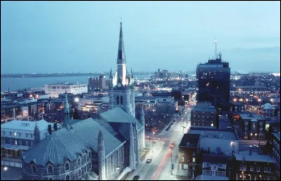 Trois-Rivières, 130 000 habitants, est une ville d'...