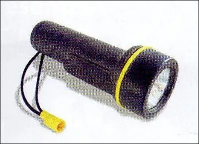 En navigation de nuit, la lampe flash peut servir de signal de dtresse rglementaire :