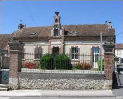 Village Seine-et-Marnais, Éverly se situe en région ...