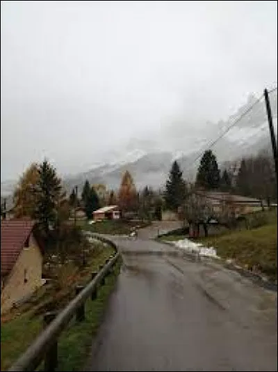 Petit tour en Auvergne-Rhône-Alpes, dans le parc naturel régional du Vercors, Saint-Andéol se trouve dans le département ...