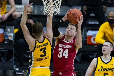 Quelle équipe a remporté le tout premier match de NBA ?
