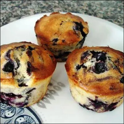 Quelle baie bleue violac&eacute;e de la famille des &eacute;ricac&eacute;es parfume souvent les muffins am&eacute;ricains ?