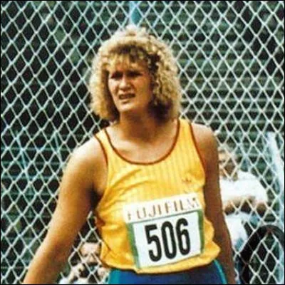 Quel objet l�athl&egrave;te allemande Gabriele Reinsch a-t-elle lanc&eacute; &agrave; 76,80 m&egrave;tres en 1988, &eacute;tablissant un record du monde toujours en cours ?