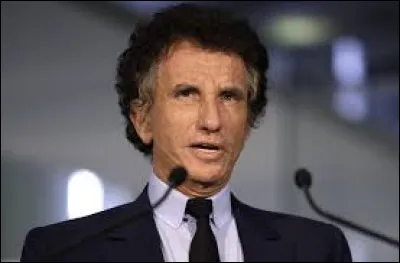 N&eacute; &agrave; Mirecourt, Jack Lang s'est investi pour que de grands projets voient le jour. Quel est celui qui fut achev&eacute; avant la pr&eacute;sidence de Fran&ccedil;ois Mitterrand ?