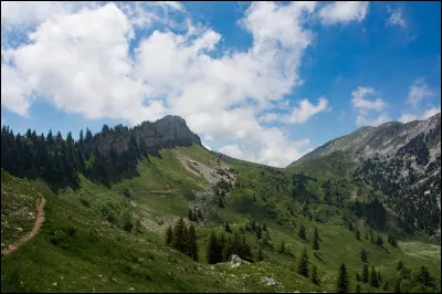 Dans quel département pourrez-vous marcher dans le massif de la Chartreuse ?