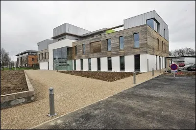 Nous sommes en direct de la maison th...[Compl&eacute;tez !] du d&eacute;partement 57.