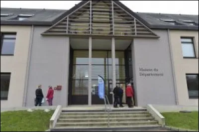 Ci-dessus la maison di...[Compl&eacute;tez !] du d&eacute;partement 22.