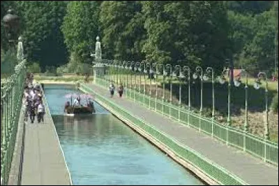 Quels cours d'eau sont reliés par le canal de Briare ?